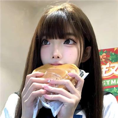 这名男子，捡到了人鱼。